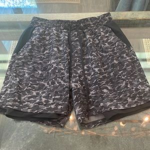 Men’s Lululemon Compression Lined Shorts. 7” Inseam. Size L.